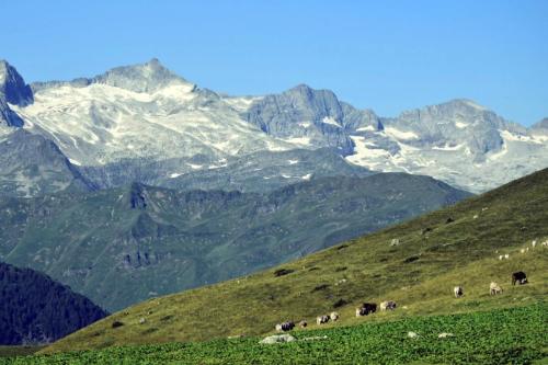 1-au-col-de-barege-a-gauche-le-Maupas-a-droite-le-grand-Queyrat-autre-copie