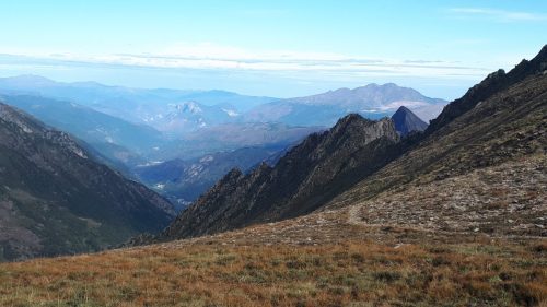 18-le-massif-de-Tabe-au-fond-a-droite-