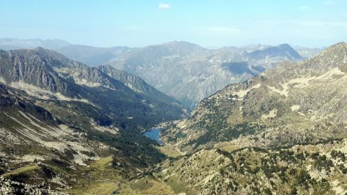 3-le-lac-des-Besines-et-le-massif-du-Nerasol-au-fond